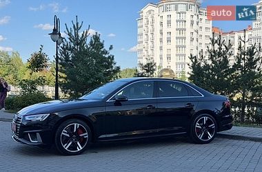 Седан Audi A4 2017 в Ивано-Франковске