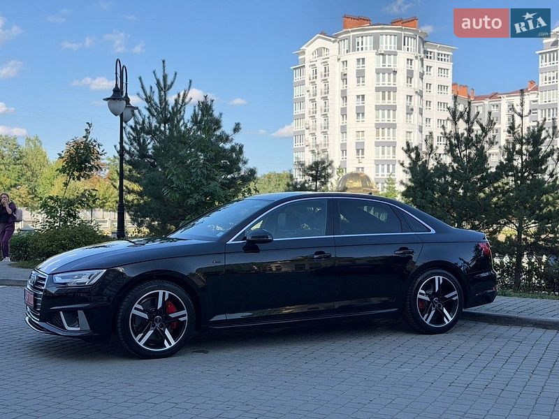 Седан Audi A4 2017 в Ивано-Франковске