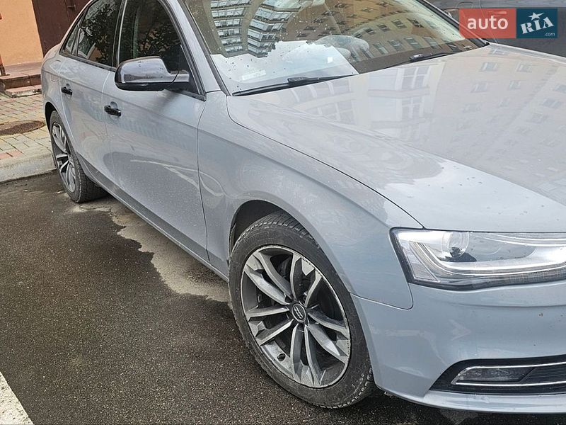 Седан Audi A4 2013 в Киеве