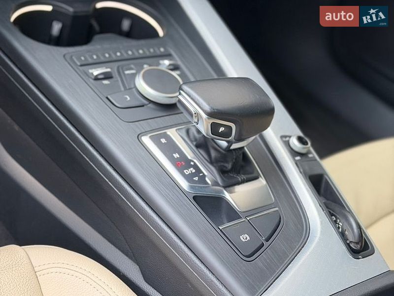 Седан Audi A4 2017 в Львові