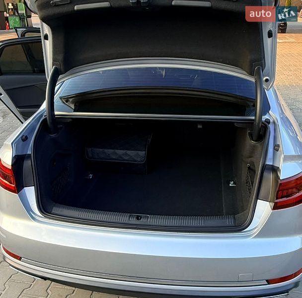 Седан Audi A4 2018 в Тернополі