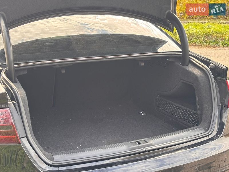 Седан Audi A4 2015 в Хмельницькому