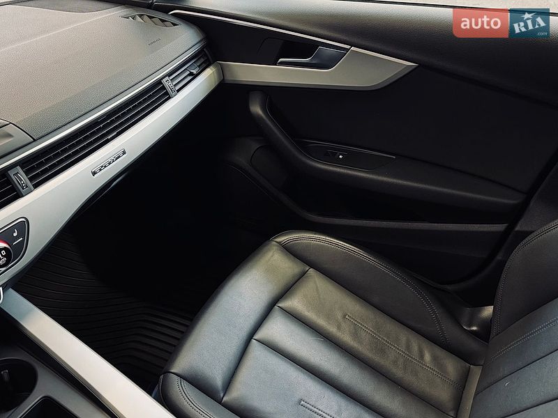 Седан Audi A4 2021 в Киеве