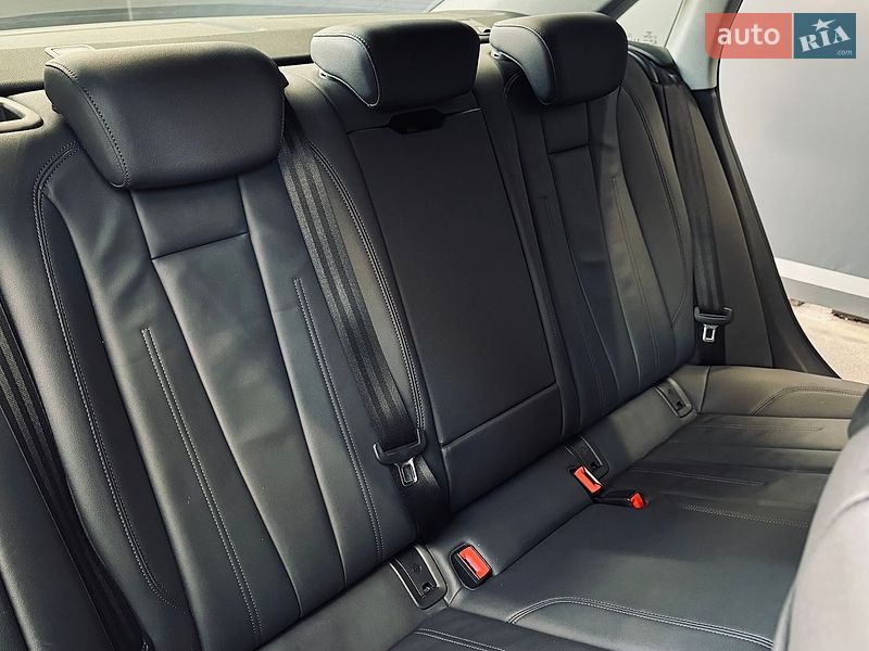 Седан Audi A4 2021 в Киеве