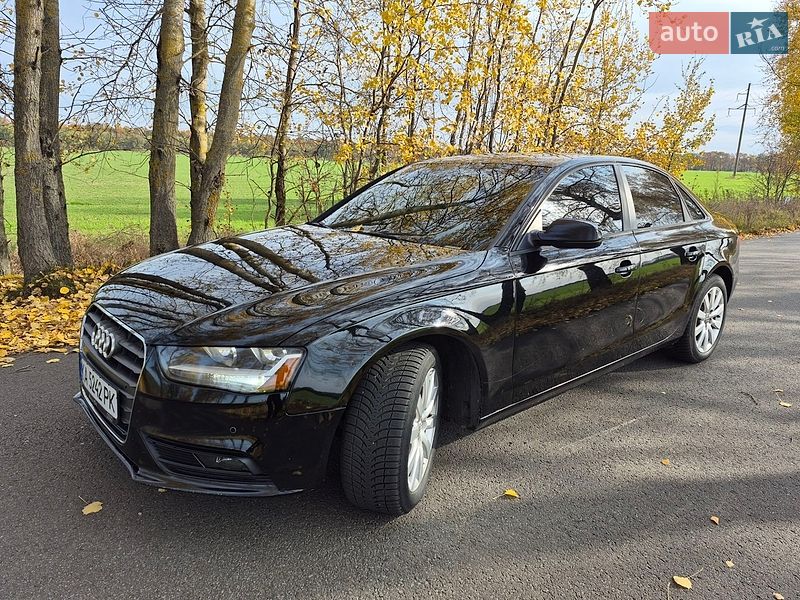 Седан Audi A4 2012 в Мені