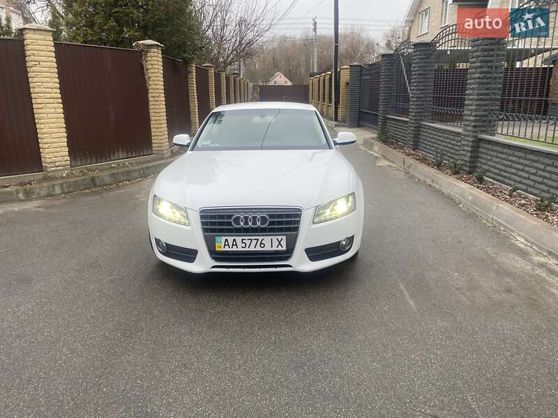 Купе Audi A5 2010 в 