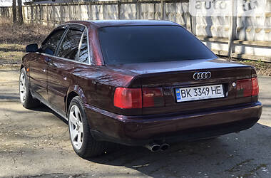 Седан Audi A6 1994 в Корце