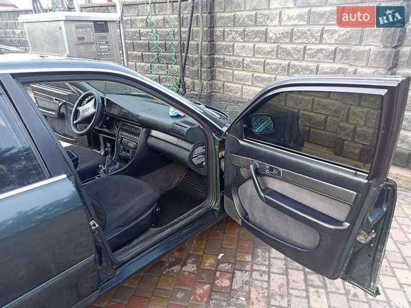 Седан Audi A6 1996 в Владимирце