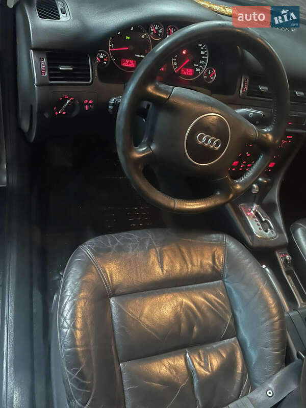 Седан Audi A6 2003 в Ровно