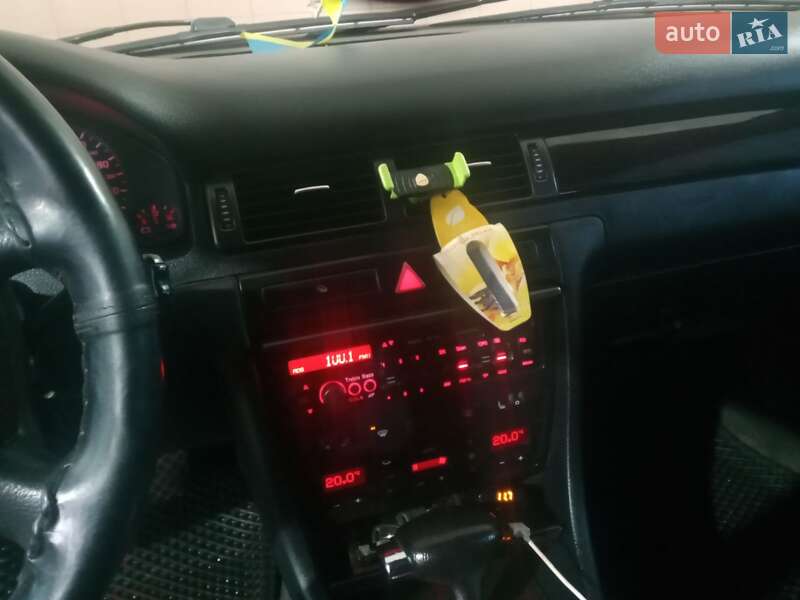 Седан Audi A6 1998 в Сокале