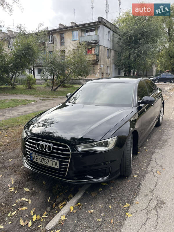 Седан Audi A6 2015 в 