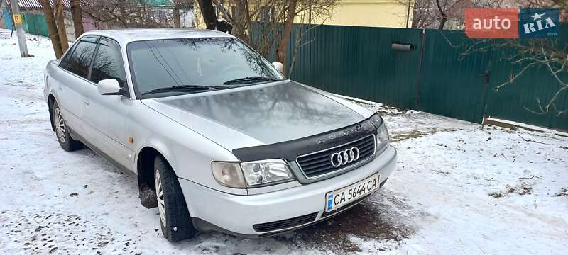 Седан Audi A6 1995 в Смеле