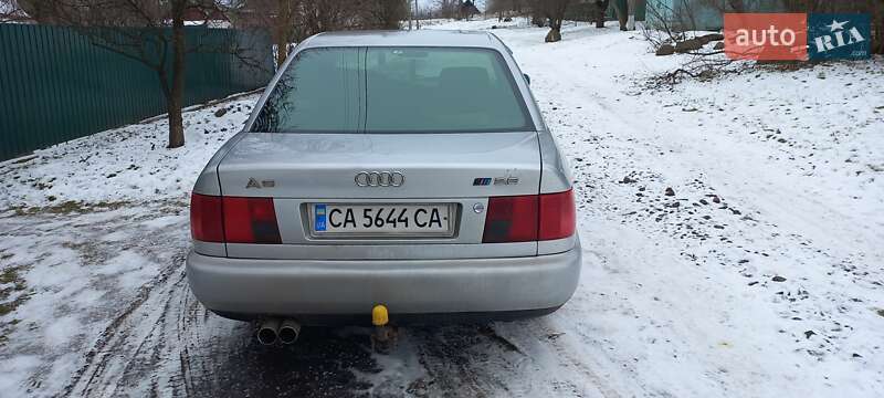 Седан Audi A6 1995 в Смеле