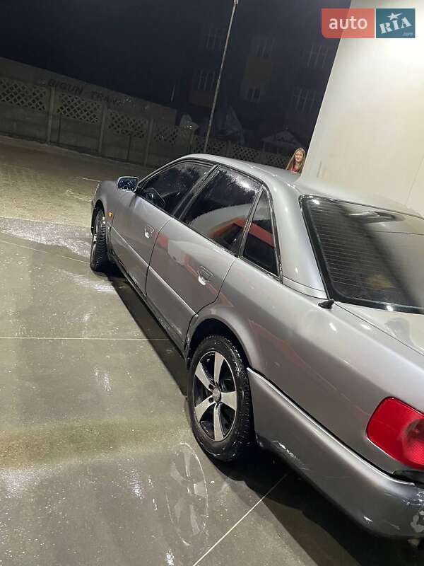 Седан Audi A6 1995 в Черновцах