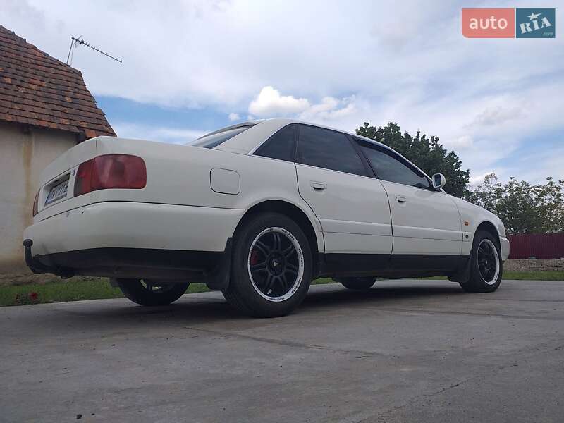 Седан Audi A6 1995 в Берегово