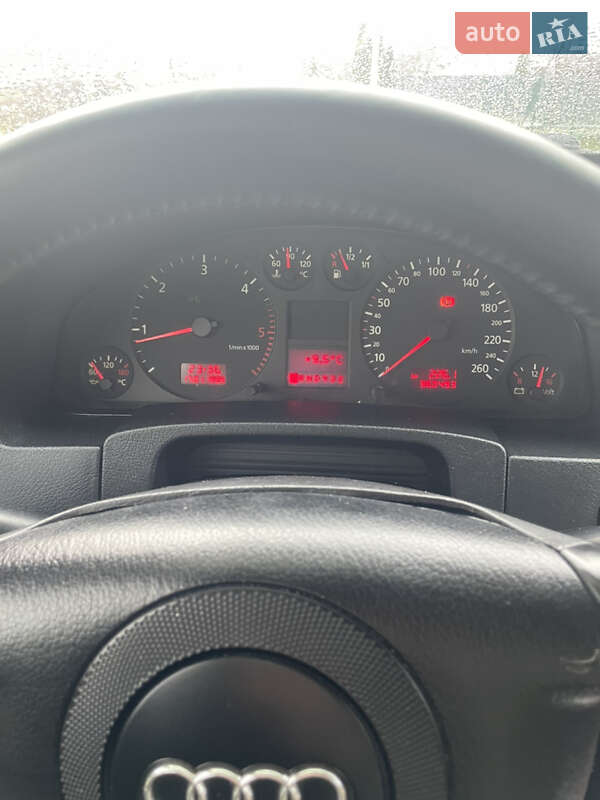 Седан Audi A6 2001 в Городку