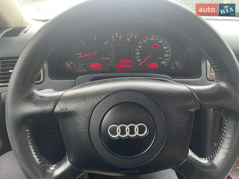 Седан Audi A6 2001 в Городку