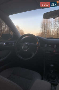 Седан Audi A6 2002 в Шацке
