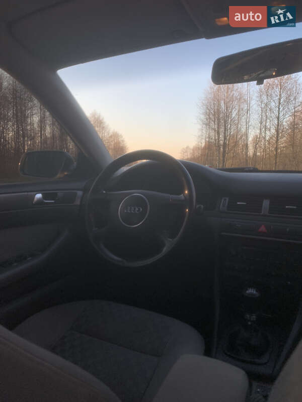 Седан Audi A6 2002 в Шацке