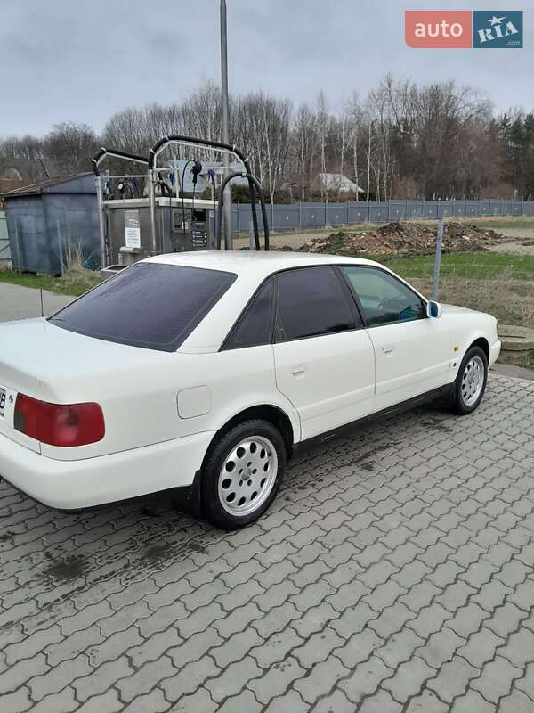 Седан Audi A6 1995 в Трускавце