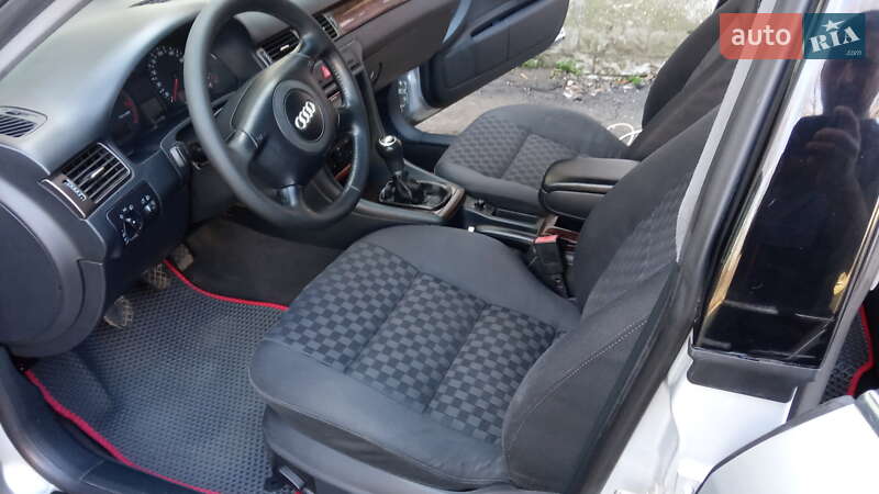 Седан Audi A6 2000 в Валках
