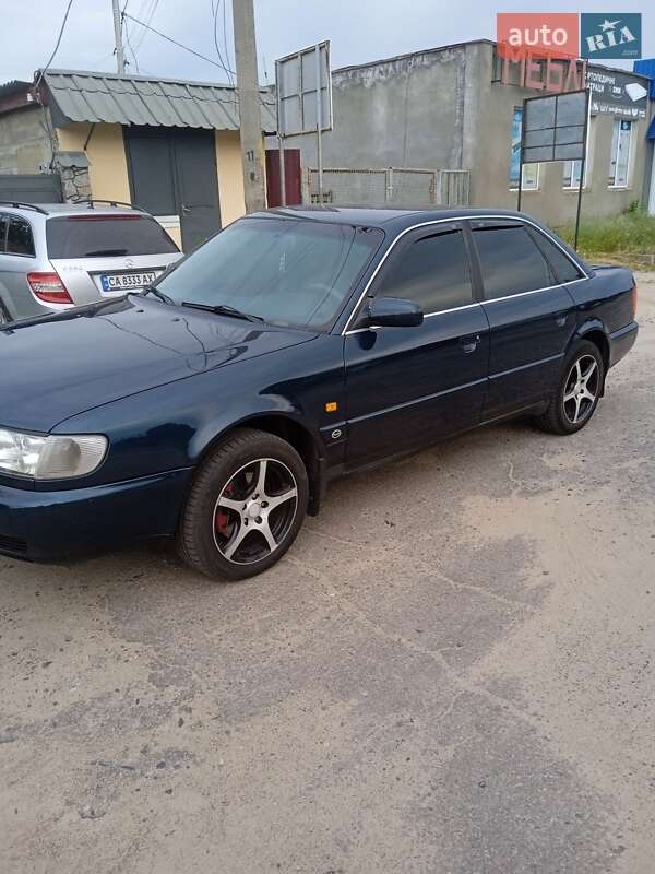 Седан Audi A6 1996 в Чигирине