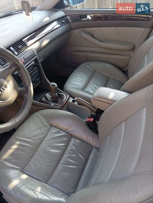 Седан Audi A6 2001 в Измаиле