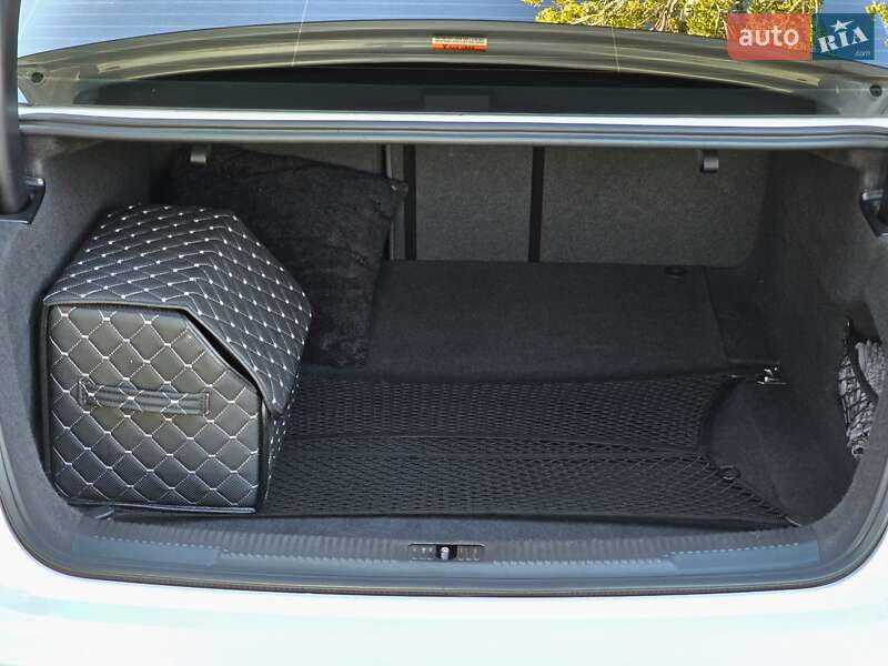 Седан Audi A6 2015 в Першотравенске