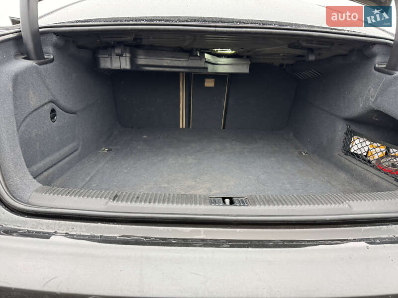 Седан Audi A6 2011 в Комарному