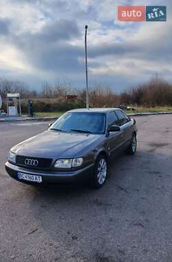 Седан Audi A6 1996 в Жовкве