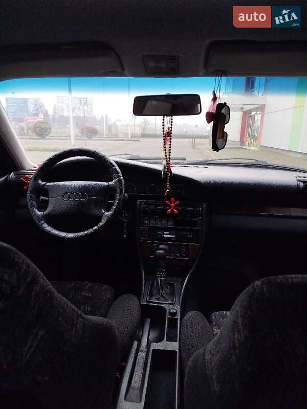 Седан Audi A6 1995 в Виноградове