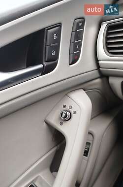 Седан Audi A6 2013 в 