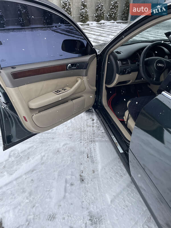 Седан Audi A6 2003 в Сарнах