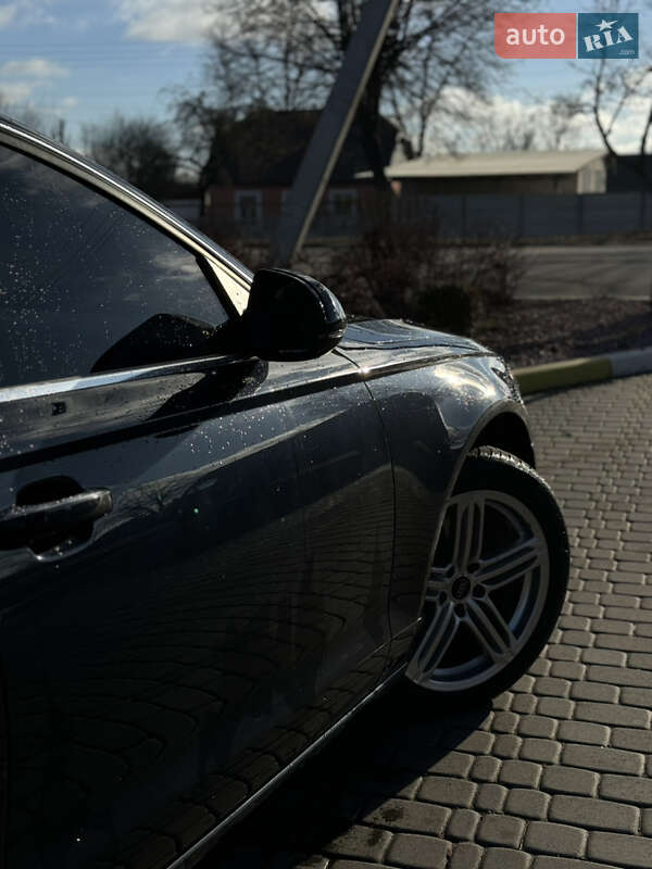 Седан Audi A6 2013 в Коростене
