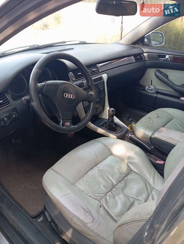 Седан Audi A6 2000 в Дубровице