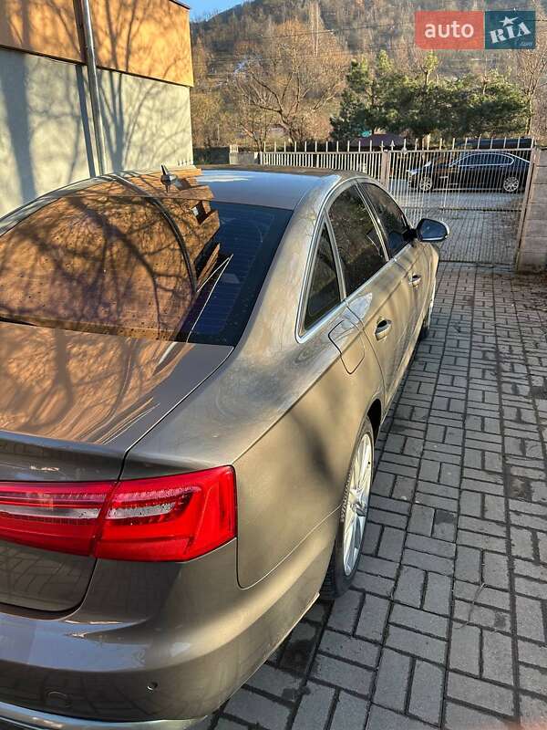 Седан Audi A6 2011 в Рахове