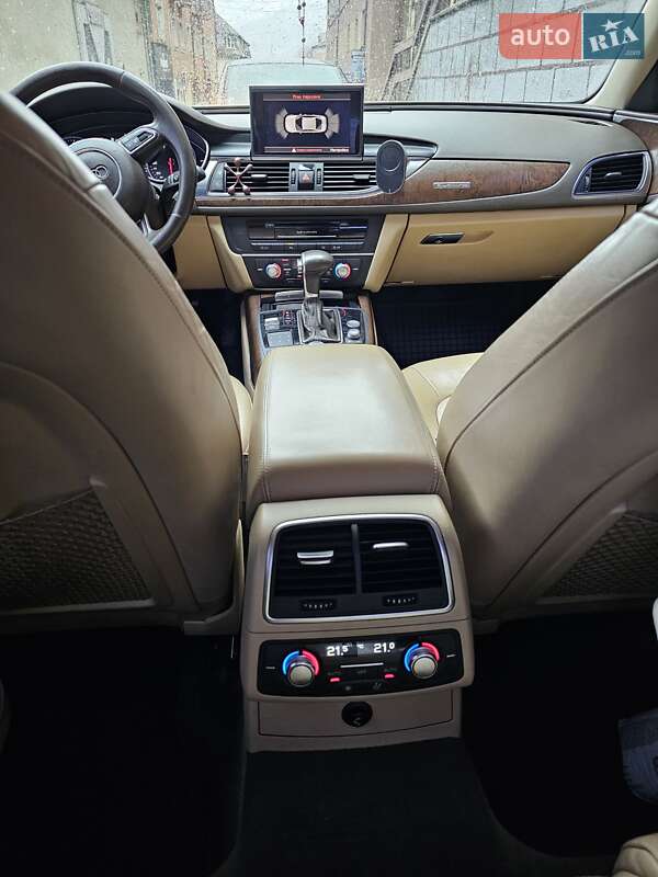 Седан Audi A6 2011 в Рахове