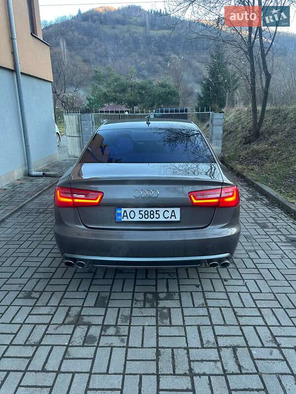 Седан Audi A6 2011 в Рахове