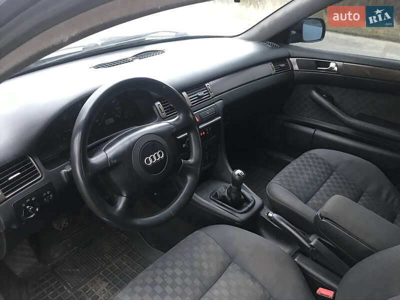 Седан Audi A6 1999 в Бару