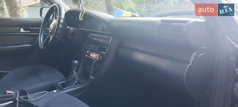 Седан Audi A6 1994 в Кривом Роге