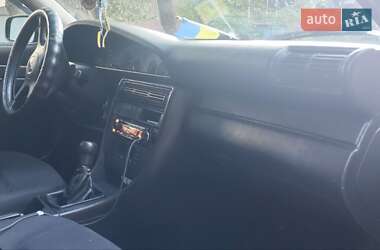 Седан Audi A6 1994 в 