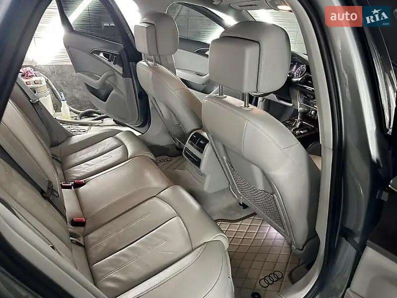 Седан Audi A6 2012 в Жовкве