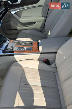 Седан Audi A6 2019 в 
