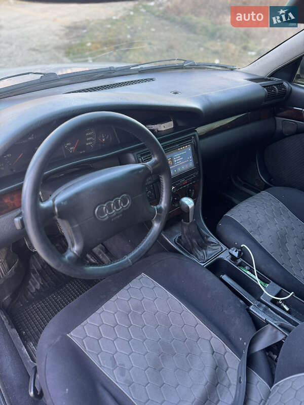 Седан Audi A6 1995 в Черновцах