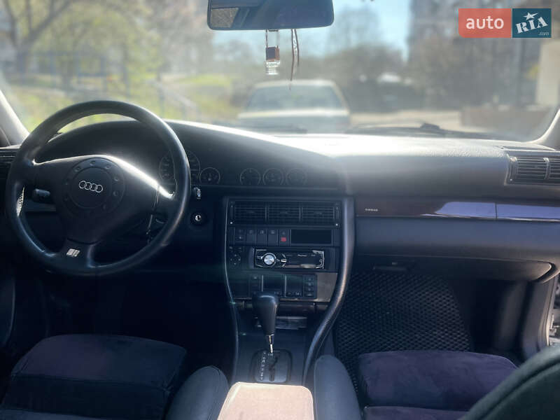 Седан Audi A6 1996 в Светловодске