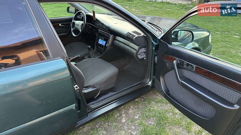 Седан Audi A6 1996 в Рава-Русской