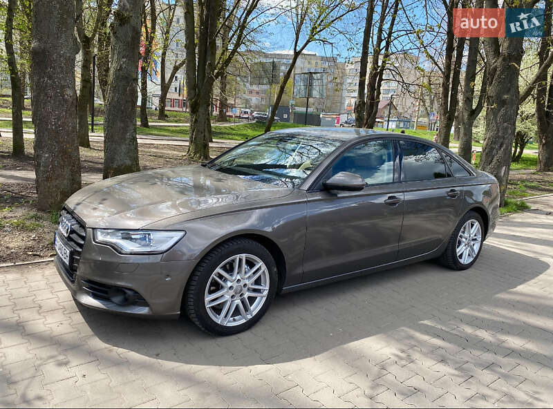 Седан Audi A6 2013 в 