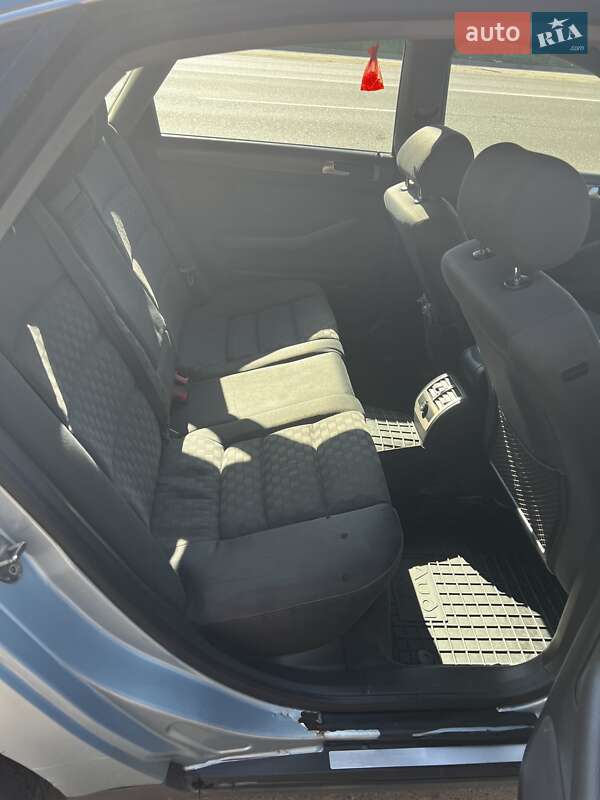 Седан Audi A6 2002 в Вишневом