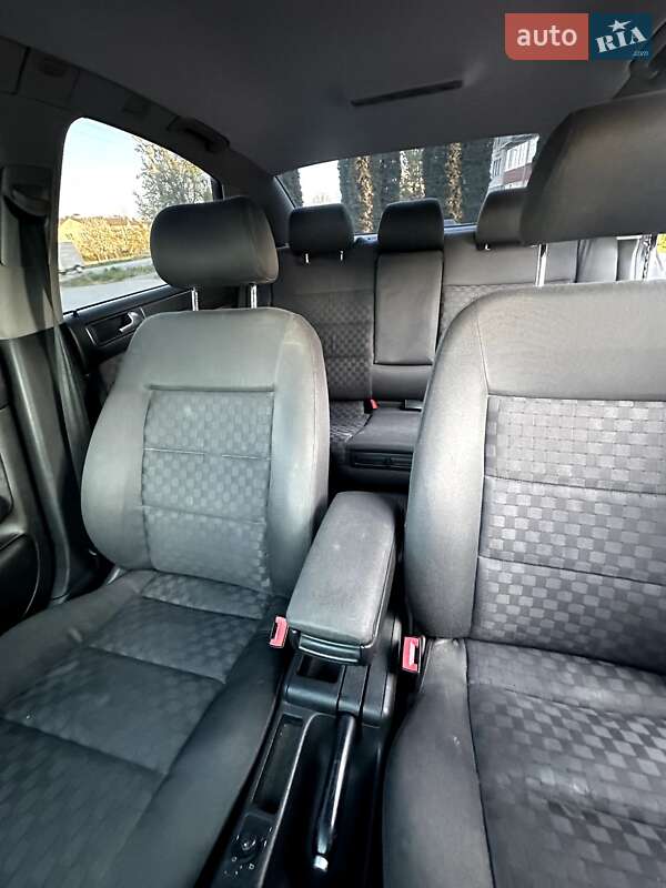 Седан Audi A6 2002 в Дубні