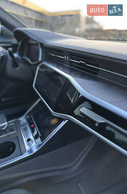 Седан Audi A6 2019 в 